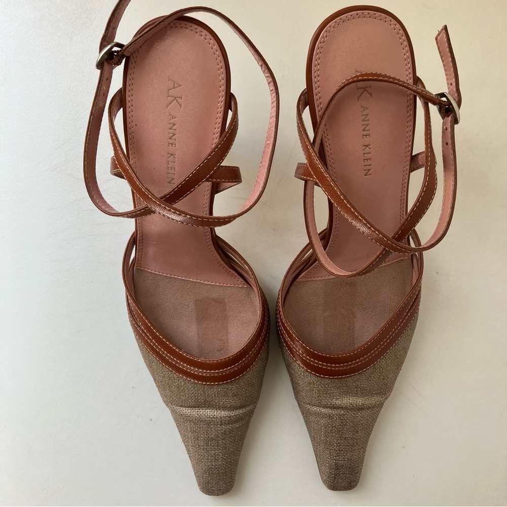AK Anne Klein Ankle Strap Sandal Tan Fabric Upper Leather Sole 7.5M 